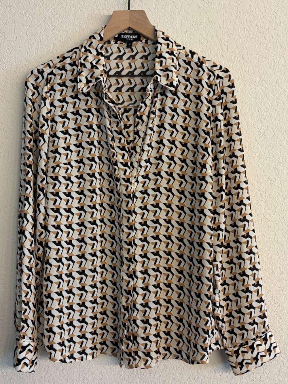 Express Portofino Shirt Size M Tan Black Cream Geometric Print Blouse